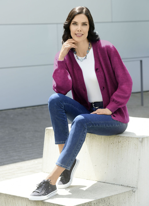 Basics - Strickjacke mit flauschig weichem Griff, in Größe L(44/46) bis XXL(52/54), in Farbe MAGENTA MELIERT Ansicht 5