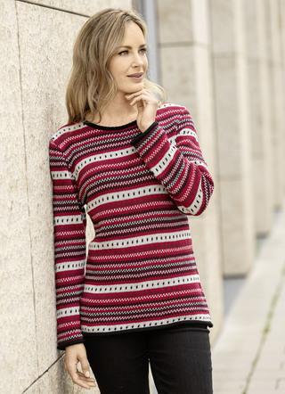 Pullover in dekorativem Ringelmuster