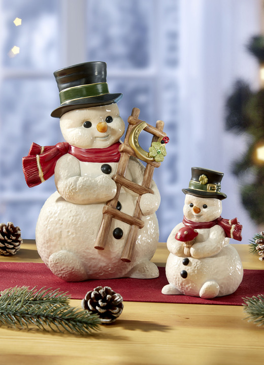 - Handgefertigter Schneemann aus dem Hause Goebel, in Farbe WEISS-SCHWARZ-ROT, in Ausführung Schneemann mit Leiter