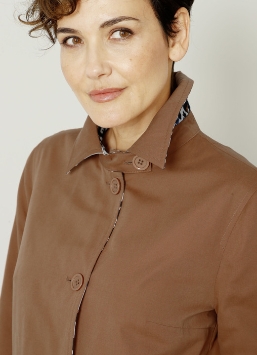 Lang - Wendemantel mit Animalprint, in Größe 020 bis 048, in Farbe KARAMELL-ECRU-BLAU Ansicht 3