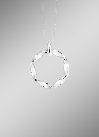 Eleganter Anhänger in gedrehtem Design