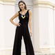 Freizeitkleider - Jumpsuit mit angenähtem Hüftbindegürtel in 3 Farben – Farbe SCHWARZ – Ansicht 2 Freizeitkleider - Jumpsuit mit angenähtem Hüftbindegürtel in 3 Farben, in Größe 034 bis 050, in Farbe SCHWARZ – Farbe SCHWARZ – Ansicht 2