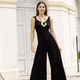 Freizeitkleider - Jumpsuit mit angenähtem Hüftbindegürtel in 3 Farben – Farbe SCHWARZ – Ansicht 1 Freizeitkleider - Jumpsuit mit angenähtem Hüftbindegürtel in 3 Farben, in Größe 034 bis 050, in Farbe SCHWARZ – Farbe SCHWARZ – Ansicht 1