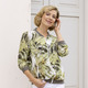 Blusen - Blusenjacke mit dekorativem Rippenstrick – Farbe ECRU-OLIV-OCKER-BUNT – Ansicht 2 Blusen - Blusenjacke mit dekorativem Rippenstrick, in Größe 036 bis 052, in Farbe ECRU-OLIV-OCKER-BUNT – Farbe ECRU-OLIV-OCKER-BUNT – Ansicht 2
