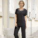 Hosen in Schlupfform - Hose mit edlem Glanz – Farbe SCHWARZ – Ansicht 4 Hosen in Schlupfform - Hose mit edlem Glanz, in Größe 020 bis 060, in Farbe SCHWARZ – Farbe SCHWARZ – Ansicht 4
