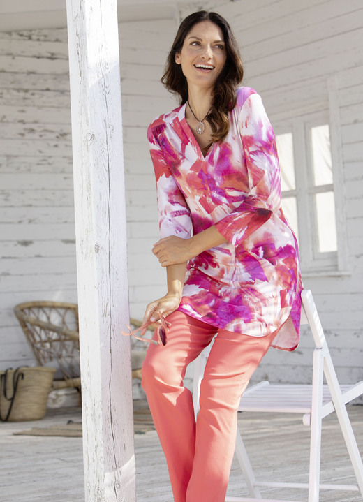 Blusen & Tuniken - Schön dessinierte Shirt-Tunika Ansicht 2 Blusen & Tuniken - Schön dessinierte Shirt-Tunika, in Größe L 44/46) bis XXL (52/54), in Farbe KORALLE-PINK-WEISS-BUNT Ansicht 2