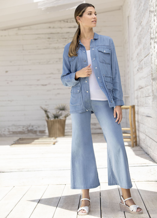 Blusenjacken - Blusenjacke mit aparter Kragenlösung, in Größe 036 bis 054, in Farbe HELLBLAU Ansicht 3