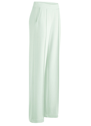 Hose in modischer Weite