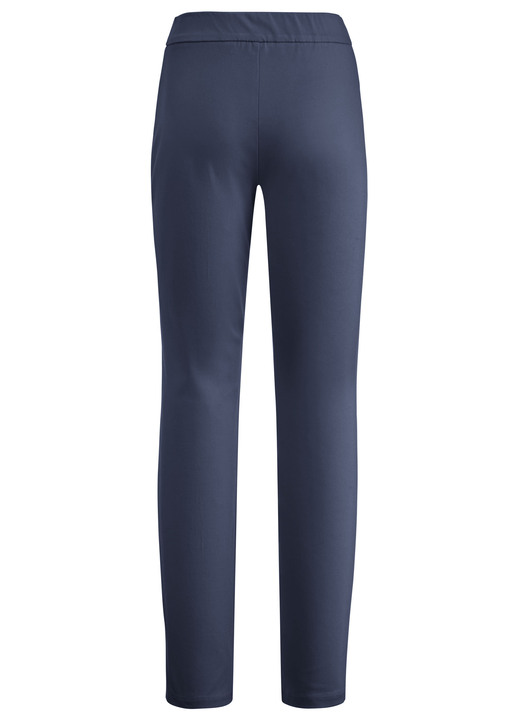 Hosen in Schlupfform - Hose mit abgesteppten Teilungsnähten, in Größe 018 bis 052, in Farbe LAVENDEL Ansicht 5