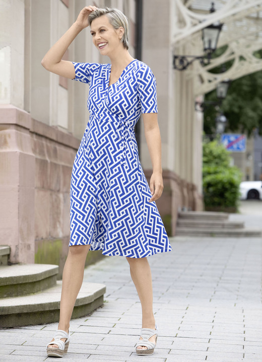 Kleider - Kleid in raffinierter Wickeloptik, in Größe 036 bis 052, in Farbe ROYALBLAU-WEISS Ansicht 3