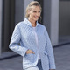 Kurz - Wendejacke mit Knopfleiste – Farbe HIMMELBLAU/HIMMELBLAU-WEISS – Ansicht 1 Kurz - Wendejacke mit Knopfleiste, in Größe 036 bis 052, in Farbe ROSÉ/ROSÉ-WEISS – Farbe HIMMELBLAU/HIMMELBLAU-WEISS – Ansicht 1