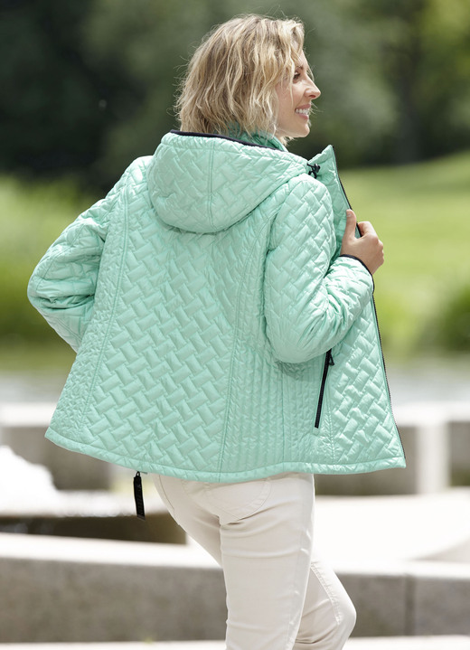Kurz - Jacke mit figurschmeichelnder Längssteppung seitlich, in Größe 034 bis 052, in Farbe AQUA Ansicht 2