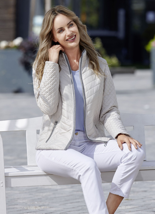 Kurz - Jacke mit Reißverschlusstaschen, in Größe 036 bis 052, in Farbe KHAKI Ansicht 6