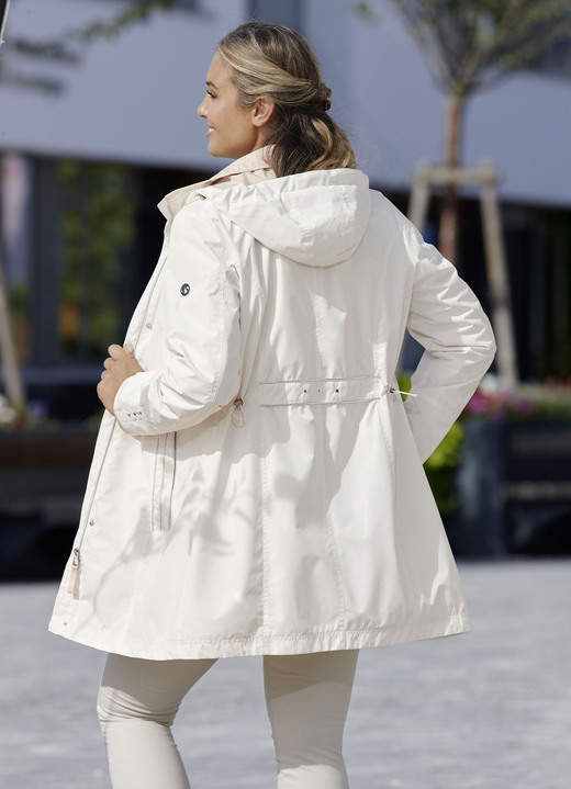 Lang - Funktions-Longjacke mit silberfarbenen Paspelierungen Ansicht 2 Lang - Funktions-Longjacke mit silberfarbenen Paspelierungen, in Größe 038 bis 054, in Farbe CREME Ansicht 2