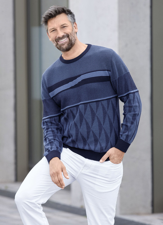 Gemustert - Gemusterter Rundhalspullover in 2 Farben, in Größe 046 bis 062, in Farbe MARINE-BLAU Ansicht 2