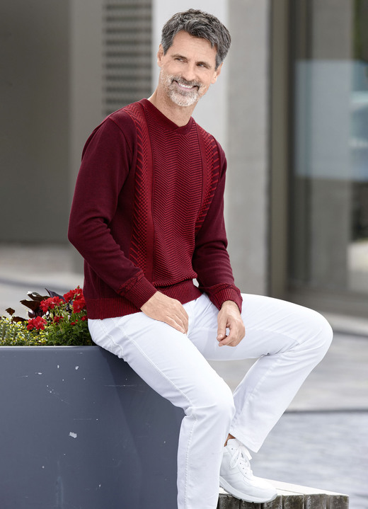 Uni - Rundhalspullover mit Strukturdessin in 2 Farben, in Größe 046 bis 062, in Farbe BORDEAUX-ROT MELIERT Ansicht 2