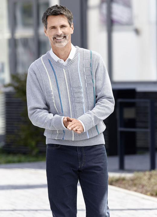 Gemustert - V-Pullover mit Strukturdessin, in Größe 046 bis 062, in Farbe MARINE Ansicht 2