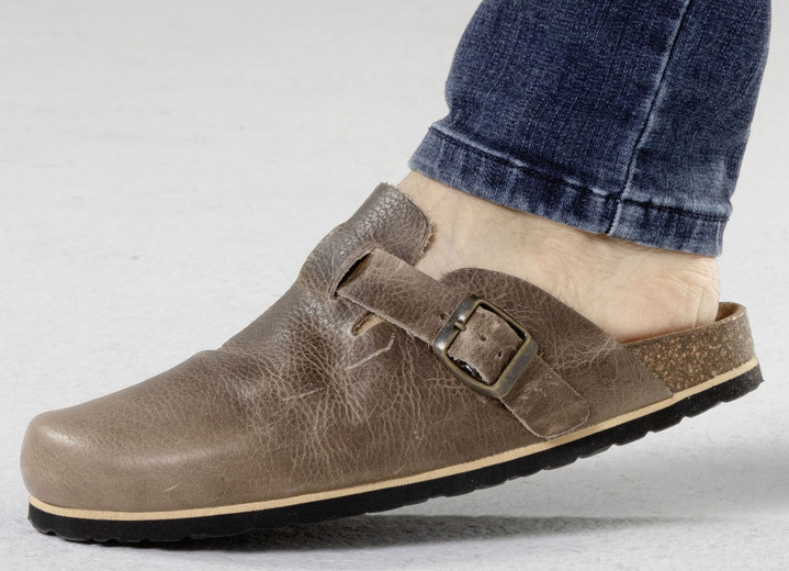 Sandalen & Pantoletten - GINO GALANTE Clog aus schattiertem, genarbtem Rindleder, in Größe 040 bis 047, in Farbe SCHWARZ Ansicht 7