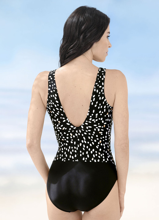 Badeanzüge - Laurina Badeanzug mit glänzendem Foliendruck und Halbkorsage Ansicht 2 Badeanzüge - Laurina Badeanzug mit glänzendem Foliendruck und Halbkorsage, in Größe 036 bis 052, in Cup C, in Farbe SCHWARZ-WEISS Ansicht 2