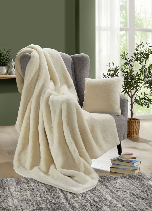 Decken - Webpelzdecke und Kissenbezug aus Alpakawolle, in Größe 215 (Webpelzdecke, 140x200 cm) bis 905 (Kissenbezug, 40x 40 cm), in Farbe NATUR Ansicht 2