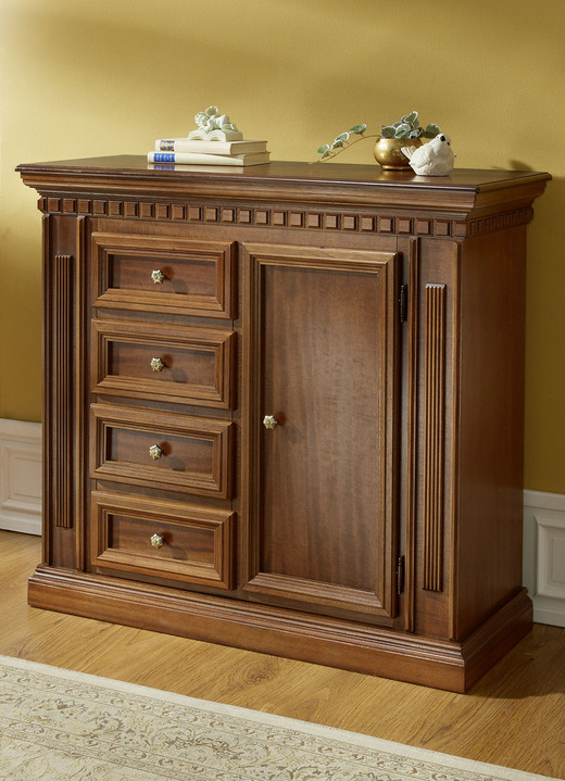 Kommoden - Hochwertige und stilsichere Kommoden mit klassisch schönem Flair, in Farbe KIRSCHBAUM, in Ausführung Kommode, 1-türig, schmal Ansicht 2