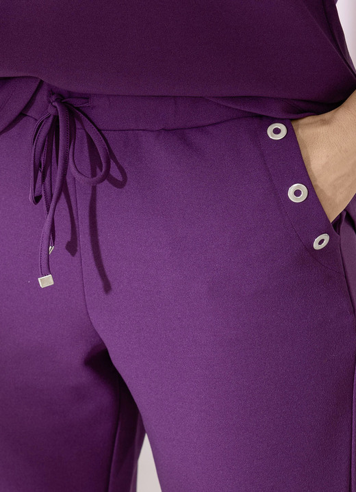 Hosenanzüge & Kostüme - Set, 2-teilig mit dekorativen Nieten , in Größe 036 bis 052, in Farbe PFLAUME Ansicht 2