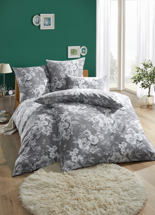 Bettwäschegarnituren - Beidseitig bedruckte Bettwäsche-Garnitur aus Polycotton, in Größe 111 (40/80 cm + 135/200 cm) bis 412 (Spar-Set 4-teilig), in Farbe GRAU