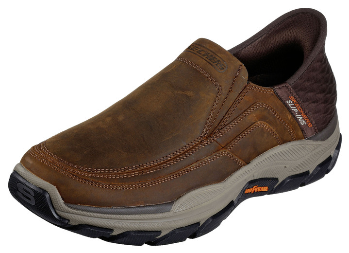 Slipper & Schnürschuhe - SKECHERS, bequeme Herren-Slipper, mit geformter Slip-Ins Fersenplatte, in Größe 040 bis 046, in Farbe DUNKELBRAUN Ansicht 1