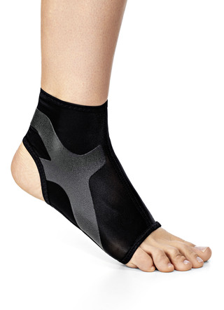 Sprunggelenkbandage mit integrierten Tapes