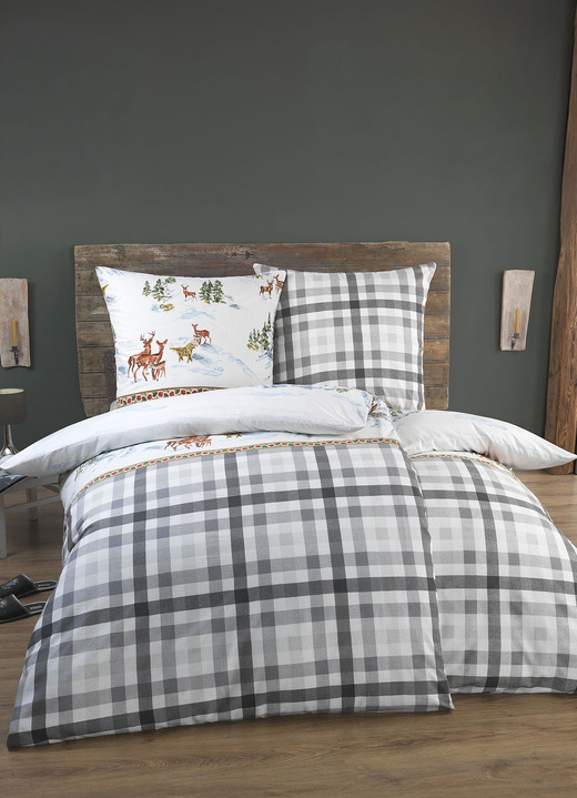 Bettwäschegarnituren - Bettwäsche-Garnitur mit idyllischen Winterdessin, in Farbe MULTICOLOR