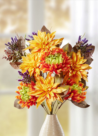 Herbstlicher Dahlien-Chrysanthemen-Strauß