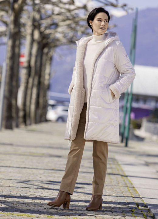 Wintermäntel - Wende-Kurzmantel im Oversized-Look Ansicht 4 Wintermäntel - Wende-Kurzmantel im Oversized-Look, in Größe 034 bis 052, in Farbe CREME Ansicht 4