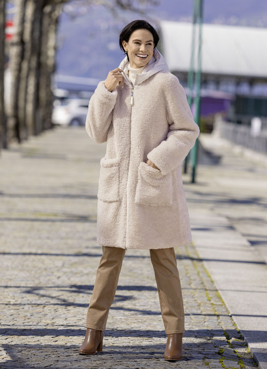 Wintermäntel - Wende-Kurzmantel im Oversized-Look, in Größe 034 bis 052, in Farbe CREME Ansicht 2