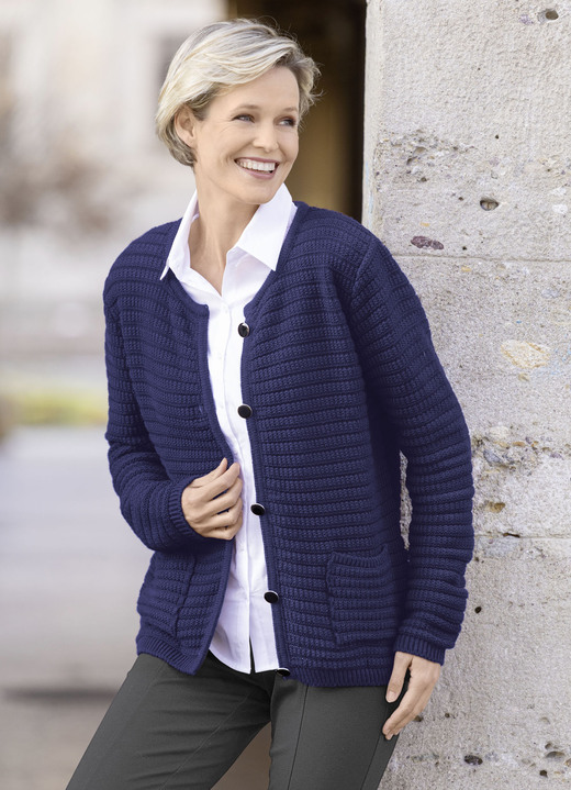 Basics - Strickjacke mit Struktur allover, in Größe 038 bis 054, in Farbe MARINE Ansicht 1