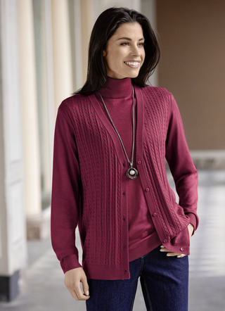 Strickjacke mit Zöpfchenstruktur