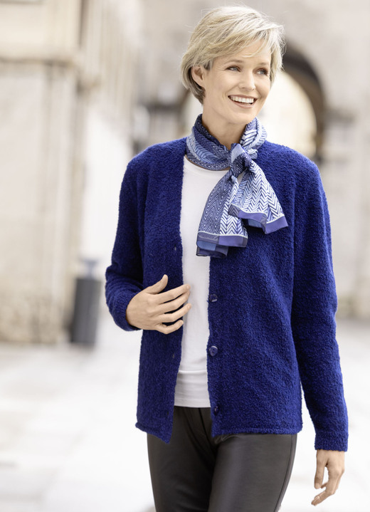 Basics - Strickjacke in flauschiger Boucléqualität, in Größe 036 bis 052, in Farbe NACHTBLAU Ansicht 2