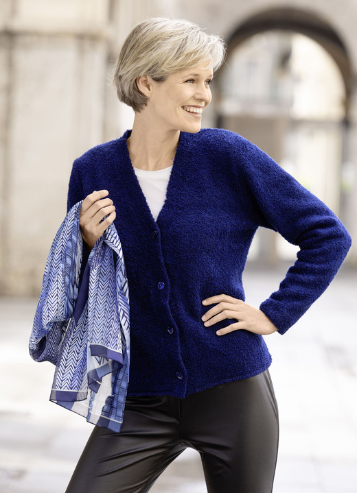 Basics - Strickjacke in flauschiger Boucléqualität, in Größe 036 bis 052, in Farbe NACHTBLAU Ansicht 1