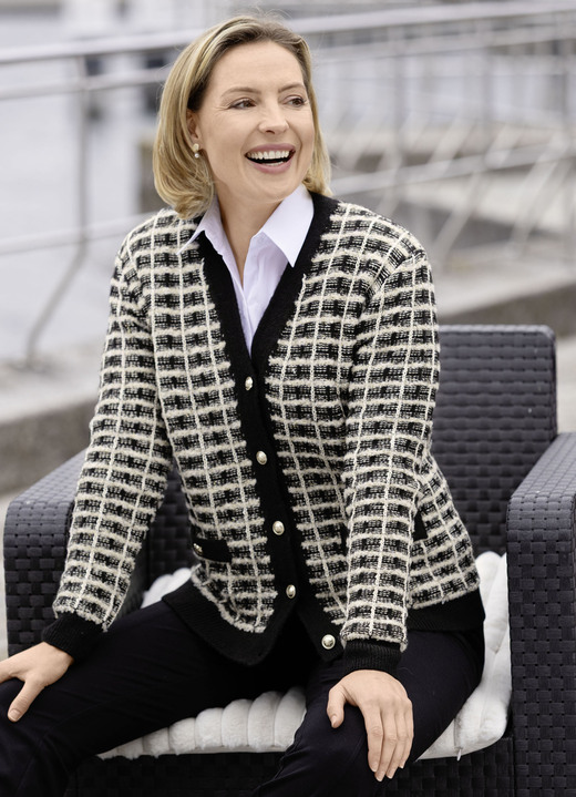 Pullover & Strickmode - Strickjacke aus hochwertigem Effektgarn, in Größe 038 bis 054, in Farbe SCHWARZ-ECRU Ansicht 3