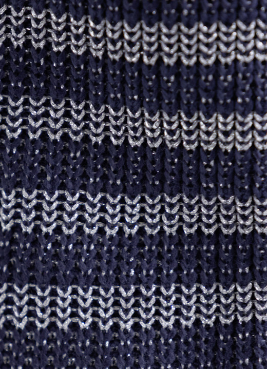Pullover - Pullover mit edlem Glitzereffekt, in Größe L(44/46) bis XL(48/50), in Farbe MARINE-SILBERFARBEN Ansicht 2