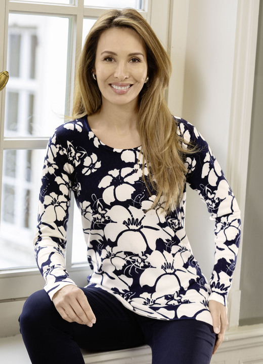 Pullover & Strickmode - Pullover in Feinstrick, in Größe L(44/46) bis XXL(52/54), in Farbe MARINE-ECRU Ansicht 2