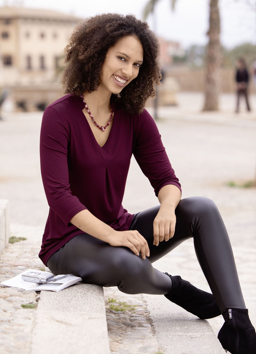 Basics - Shirt-Tunika mit V-Ausschnitt, in Größe 036 bis 054, in Farbe BORDEAUX Ansicht 1