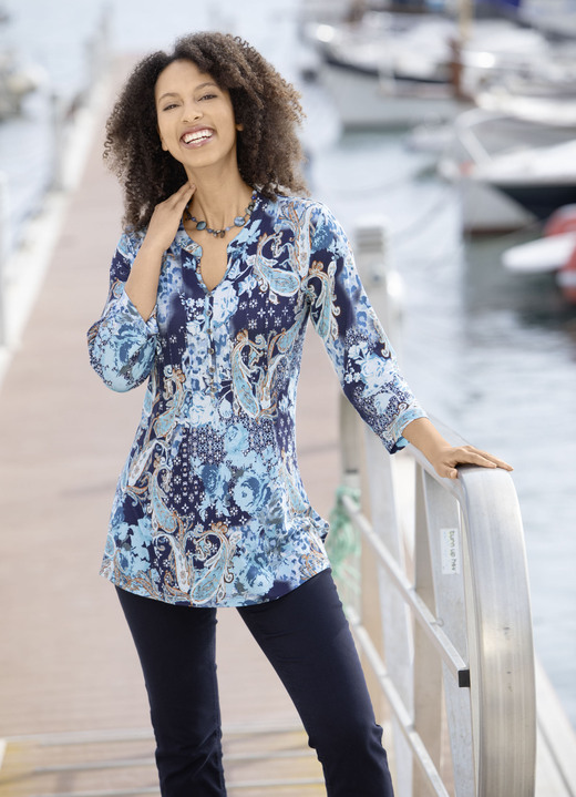 Tuniken - Shirt-Tunika mit Zierknopfleiste, in Größe 036 bis 054, in Farbe TÜRKIS-MARINE-CAMEL-BUNT Ansicht 3