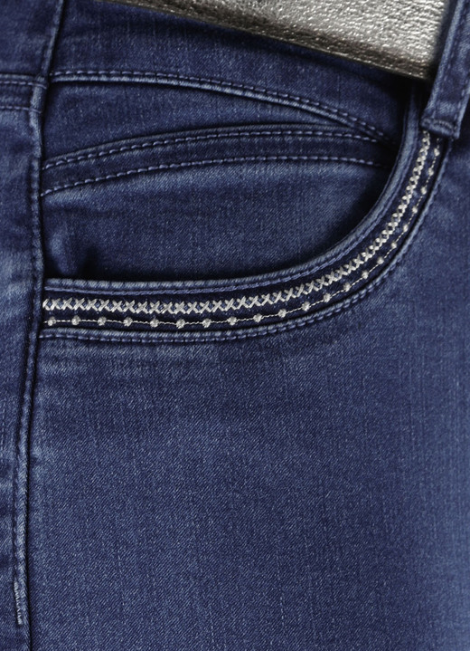 Hosen mit Knopf- und Reißverschluss - Jeans in 5-Pocket-Form, in Größe 018 bis 052, in Farbe JEANSBLAU Ansicht 3