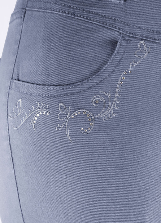 Hosen in Schlupfform - Hose mit funkelnden Glitzersteinchen, in Größe 018 bis 052, in Farbe JEANSBLAU Ansicht 12