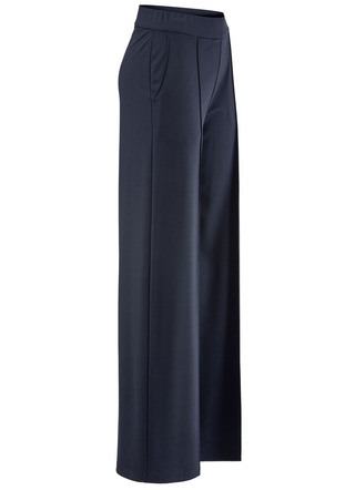 Hose mit streckenden Biesen