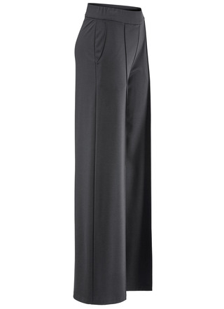 Hose mit streckenden Biesen