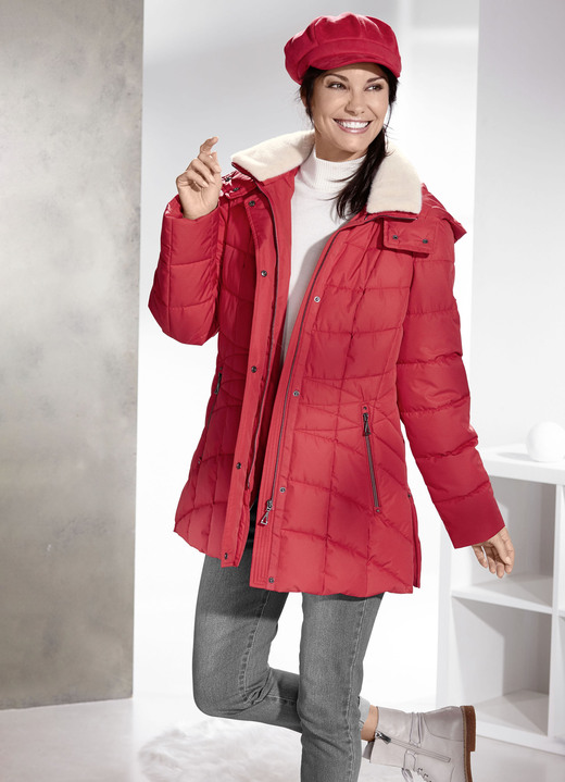 Kurz - Funktionsjacke mit abnehmbarem Kunstpelz-Besatz am Kragen Ansicht 3 Kurz - Funktionsjacke mit abnehmbarem Kunstpelz-Besatz am Kragen, in Größe 036 bis 052, in Farbe FEUERROT Ansicht 3