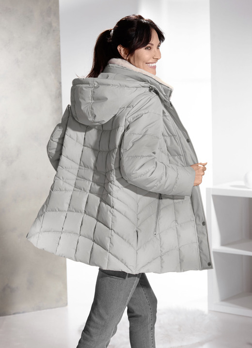 Damenmode - Funktionsjacke mit abnehmbarem Kunstpelz-Besatz am Kragen, in Größe 036 bis 052, in Farbe HELLGRAU Ansicht 1