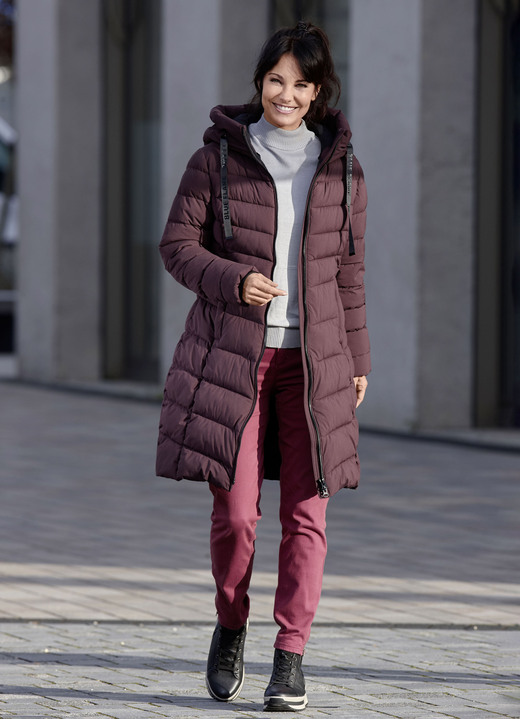 Wintermäntel - Kurzmantel mit 2-Wege-Zipper, in Größe 036 bis 048, in Farbe AUBERGINE Ansicht 2