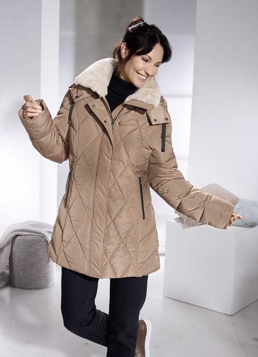 Winterjacken - Jacke mit Kunstpelz-Besatz am Kragen Winterjacken - Jacke mit Kunstpelz-Besatz am Kragen, in Größe 038 bis 052, in Farbe HASELNUSS